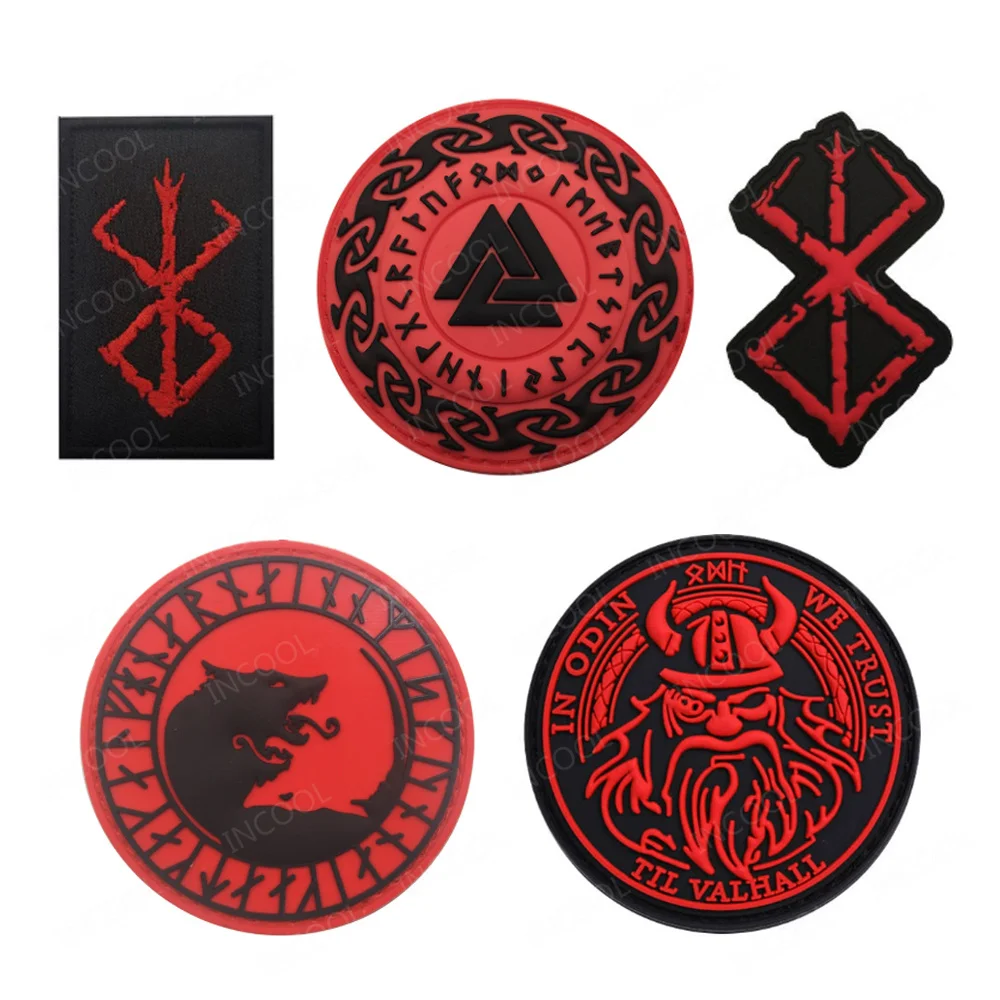 Estilos rojos vikingo lobo brújula en Odin We Trust parches bordados reflectantes tácticos luminosos 3D PVC insignias de hombro de goma