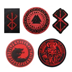 Parche vikingo bordado con lobo y brújula – Odin We Trust
