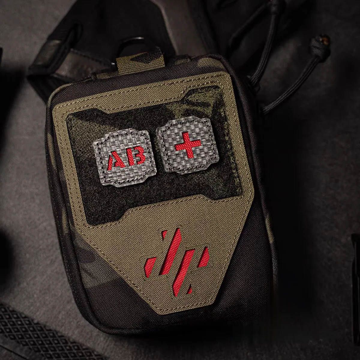 Insignia de Blood Group Parche Tegris Brazalete de mochila táctica - imagen 2