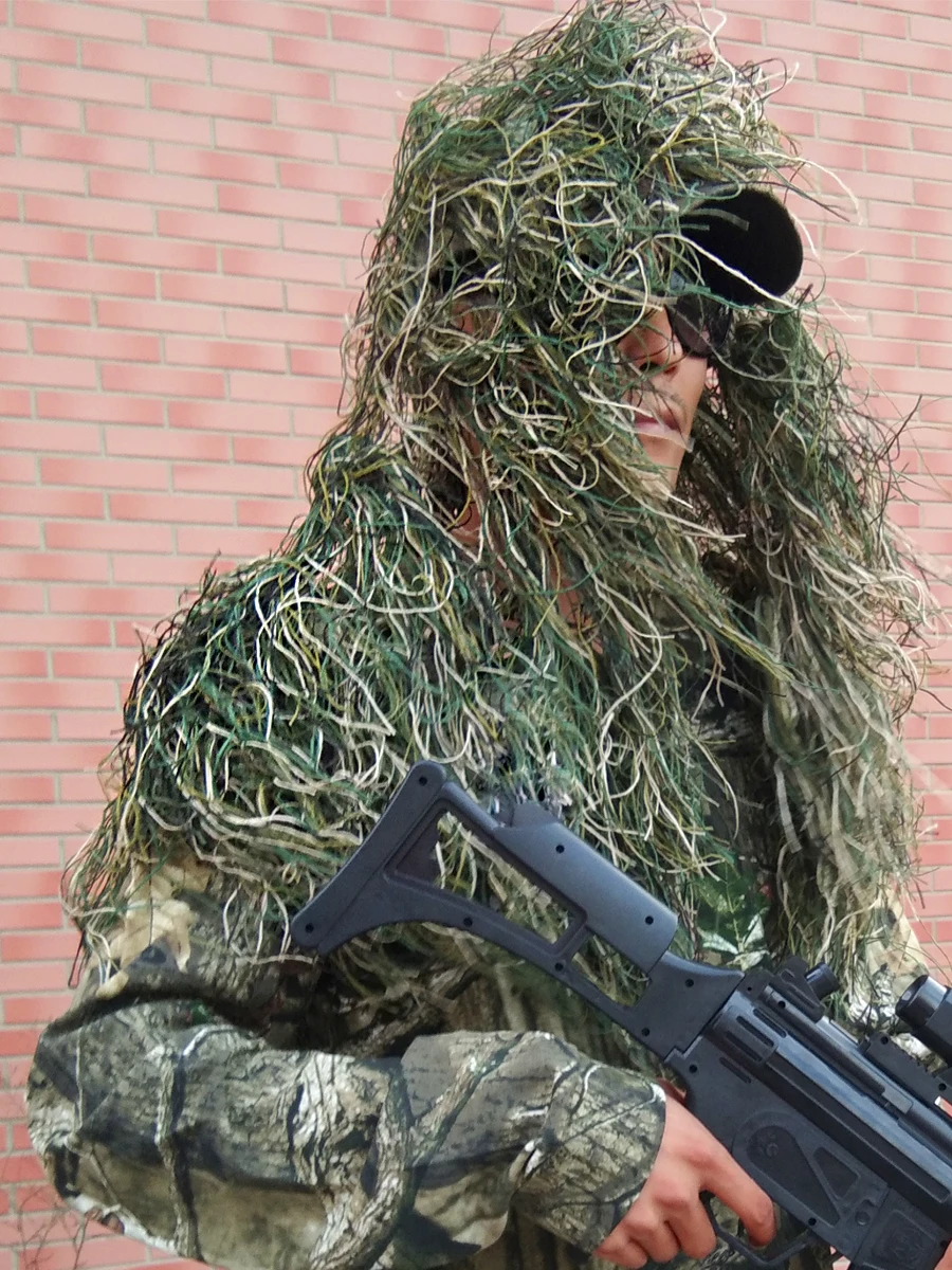 Detalle del tejido y los flecos camuflados