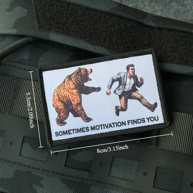 Parche táctico "Sometimes Motivation Find You", insignia moral de oso de EE. UU., parche militar con gancho y bucle para apliques de mochila - imagen 2