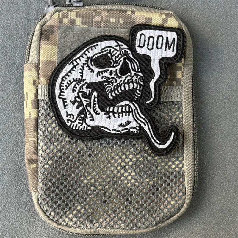 Parche "Doom Skull", insignia de moral táctica, gancho bordado y bucle, mochila, ropa, accesorios decorativos, pegatina, brazalete