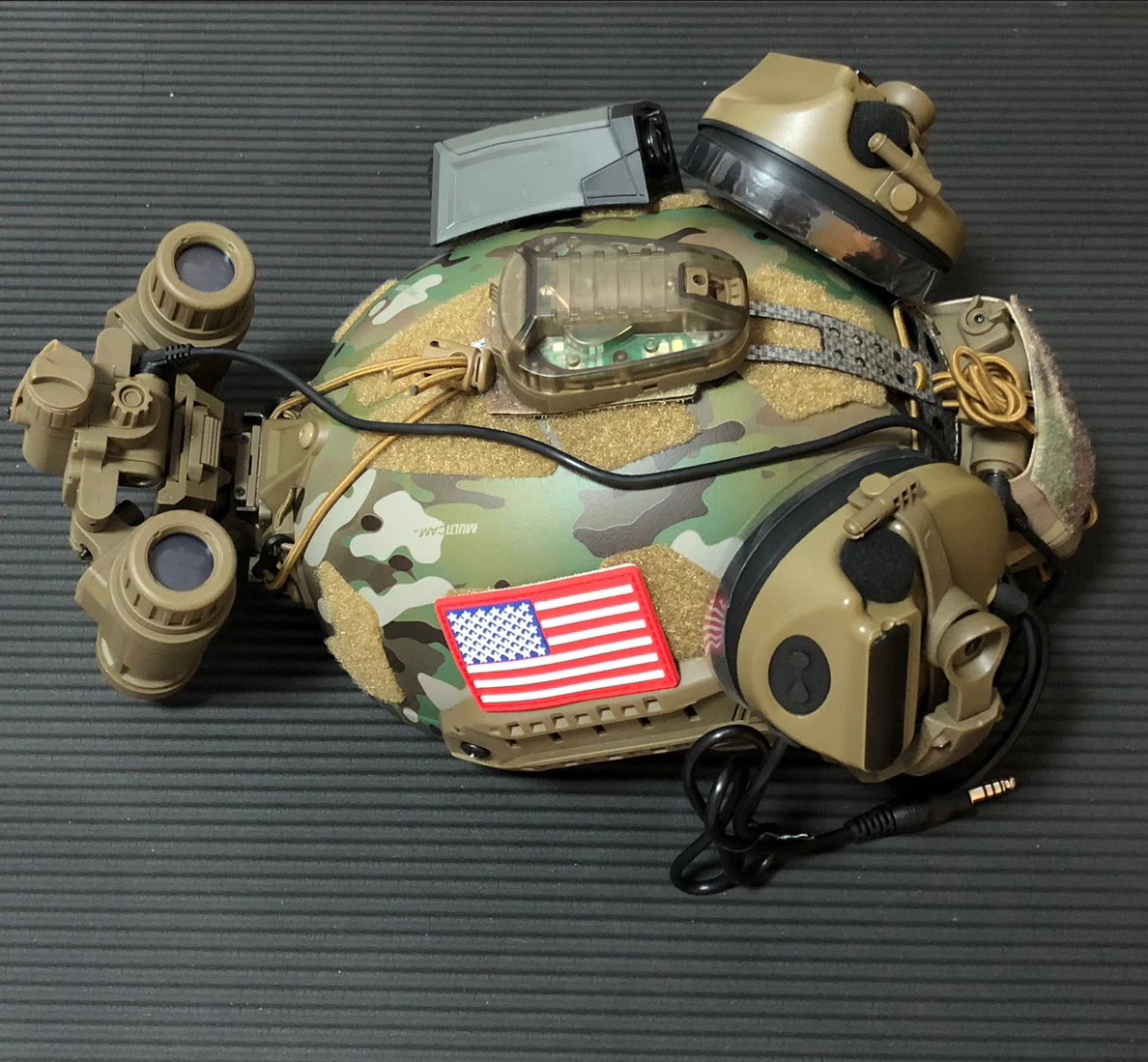 Casco táctico Airsoft FAST SF de corte alto, conjunto con modelo de visión nocturna PVS31, auriculares, luz de señal, rango de disparo, equipo de Cosplay