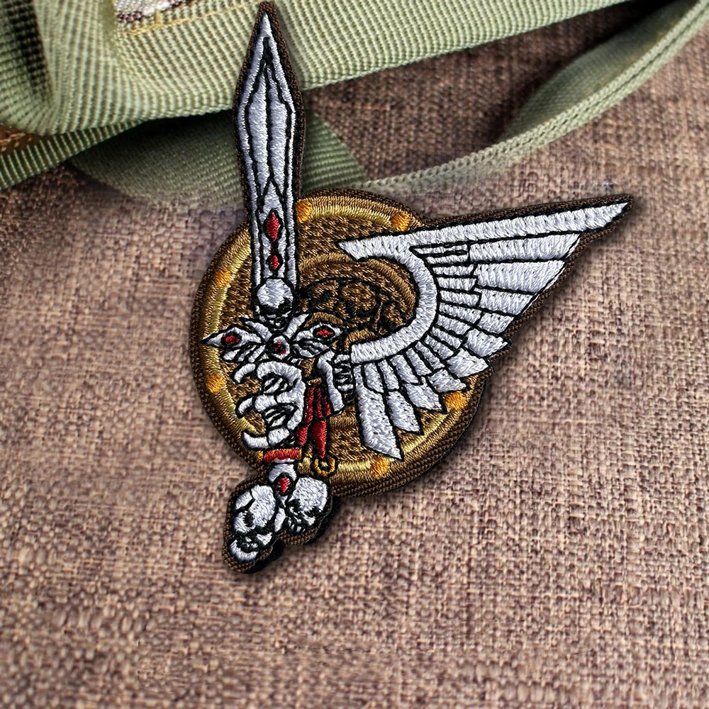 Parche táctico bordado calavera y espada con velcro - imagen 4