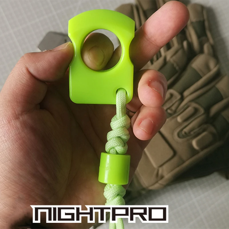 Luminoso Dedo de tigre auto-luminoso EDC para autodefensa ventana-Romper puño hebilla paraguas cuerda bolsa colgante - imagen 3