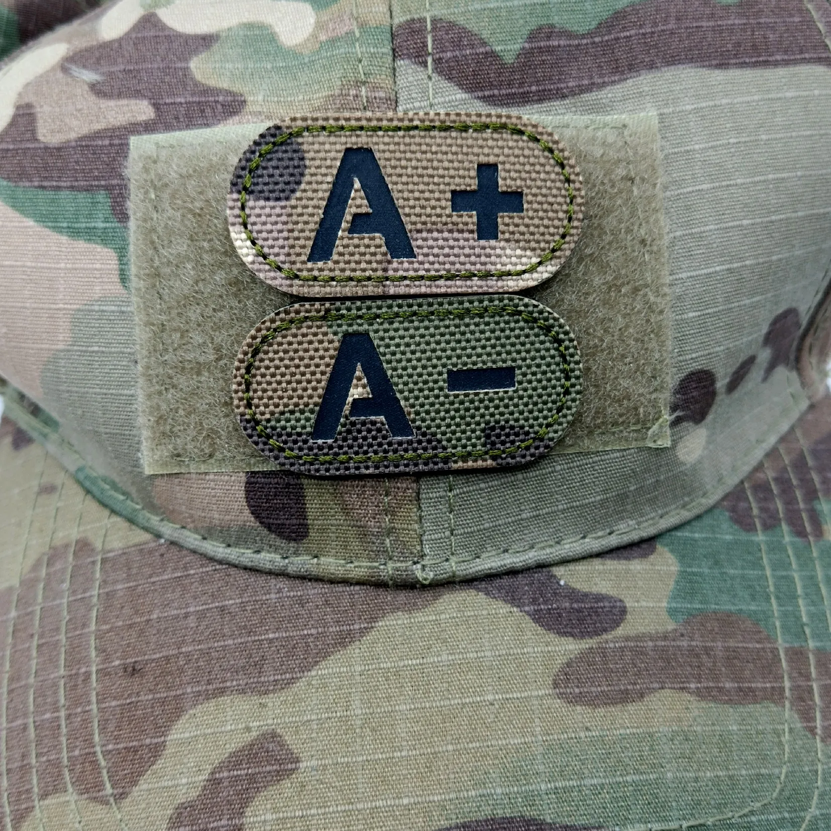 Camuflaje tipo sangre hombres y mujeres A B O AB IR mochila reflectante chaleco gancho y bucle brazalete moral parche bordado mágico - imagen 5