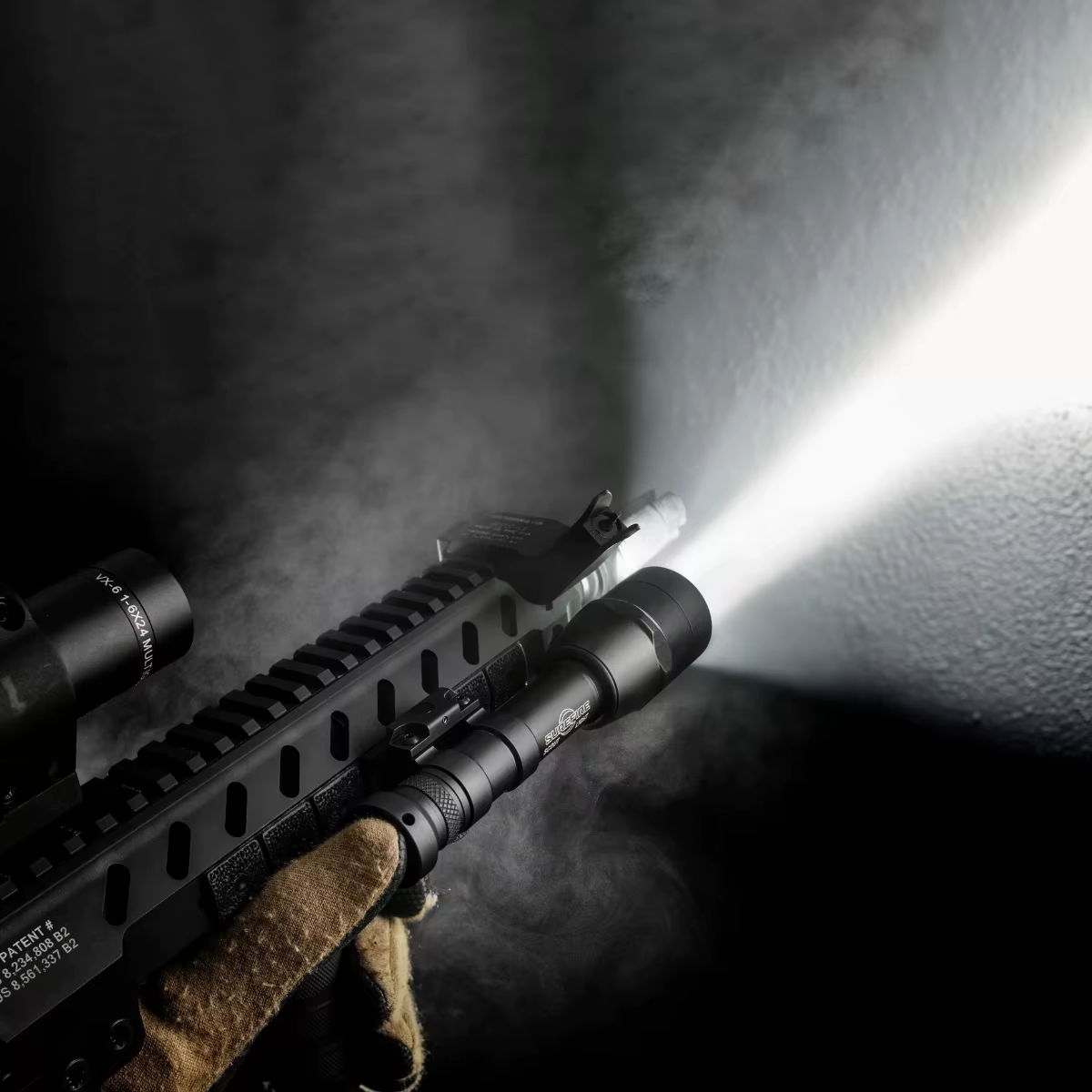 Spitfire M600 Linterna táctica LED para rail Picatinny 20mm - imagen 2