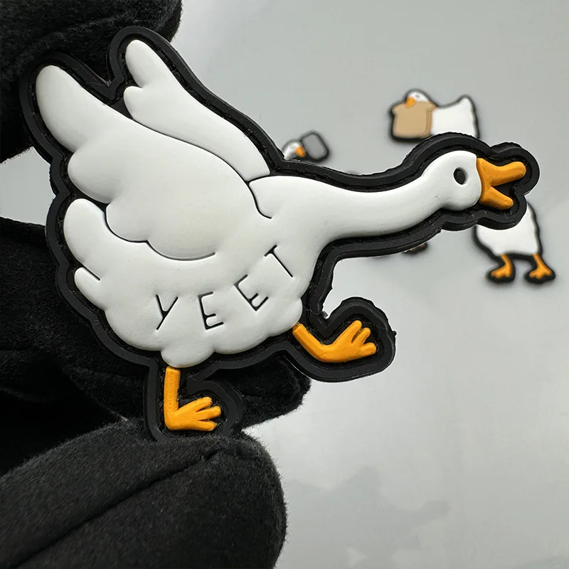 Parche de PVC luminoso de dibujos animados, insignia de moral, gran ganso blanco, gancho y bucle, juego de Anime, Animal, pato, parches tácticos, pegatina de mochila - imagen 4