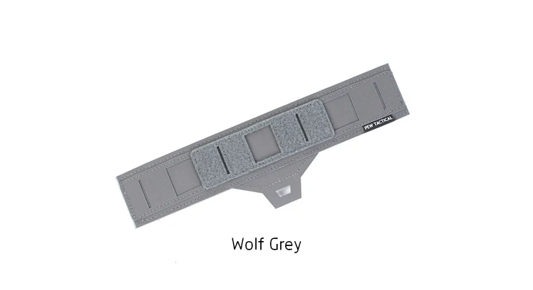 Fundas instaladas en auriculares tácticos sobre casco