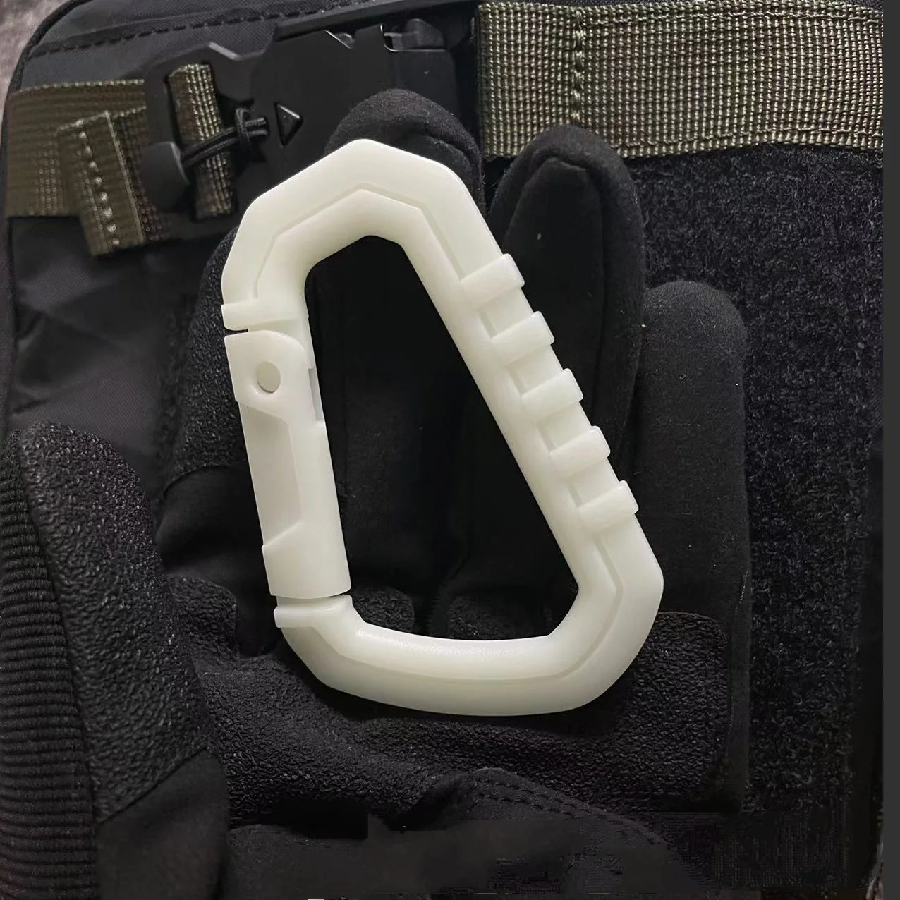 Hebilla colgante rápida ligera y luminosa mejorada, hebilla colgante táctica para mochila de senderismo al aire libre, anillo colgante, hebilla D - imagen 4