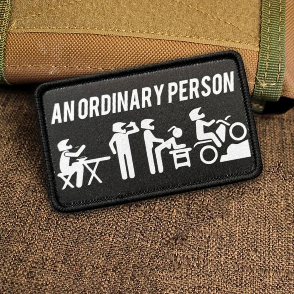 Parche táctico de una persona ordinaria, parches divertidos de gancho y bucle, insignia de moral, brazalete del ejército militar, pegatinas para mochila
