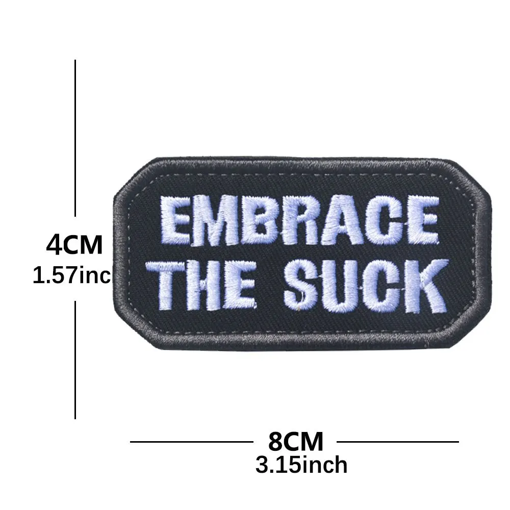 Parches Velcro Mochila TáCticos De Bordados Parche de Velcros con frase divertida "Embrace The Suck", insignia de automotivación con gancho y bucle para mochila táctica Molle - imagen 5
