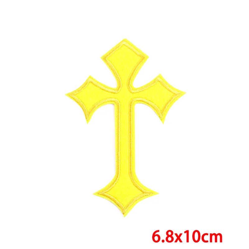 Una cruz amarilla con un 6