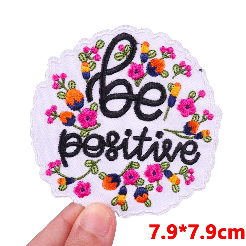 Parche de dibujos animados con letras de arcoíris, parches bordados en la ropa, parches para planchar para ropa, pegatinas de insignia con letras de flores DIY - imagen 5