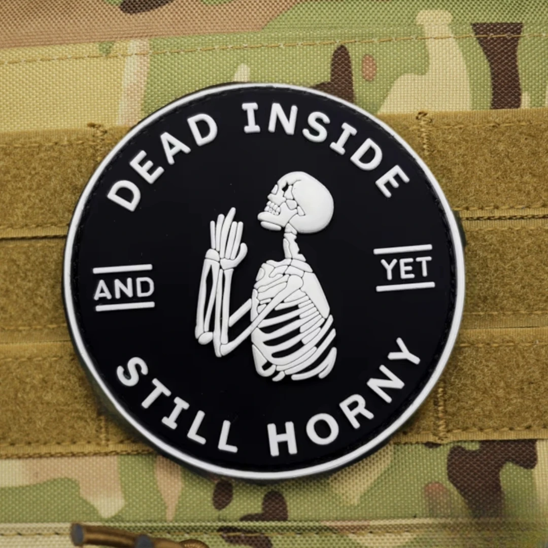Parche con insignia de moral de calavera "Dead Inside and Still Horny", parches tácticos militares 3D de PVC con gancho para ropa, pegatina para mochila - imagen 4