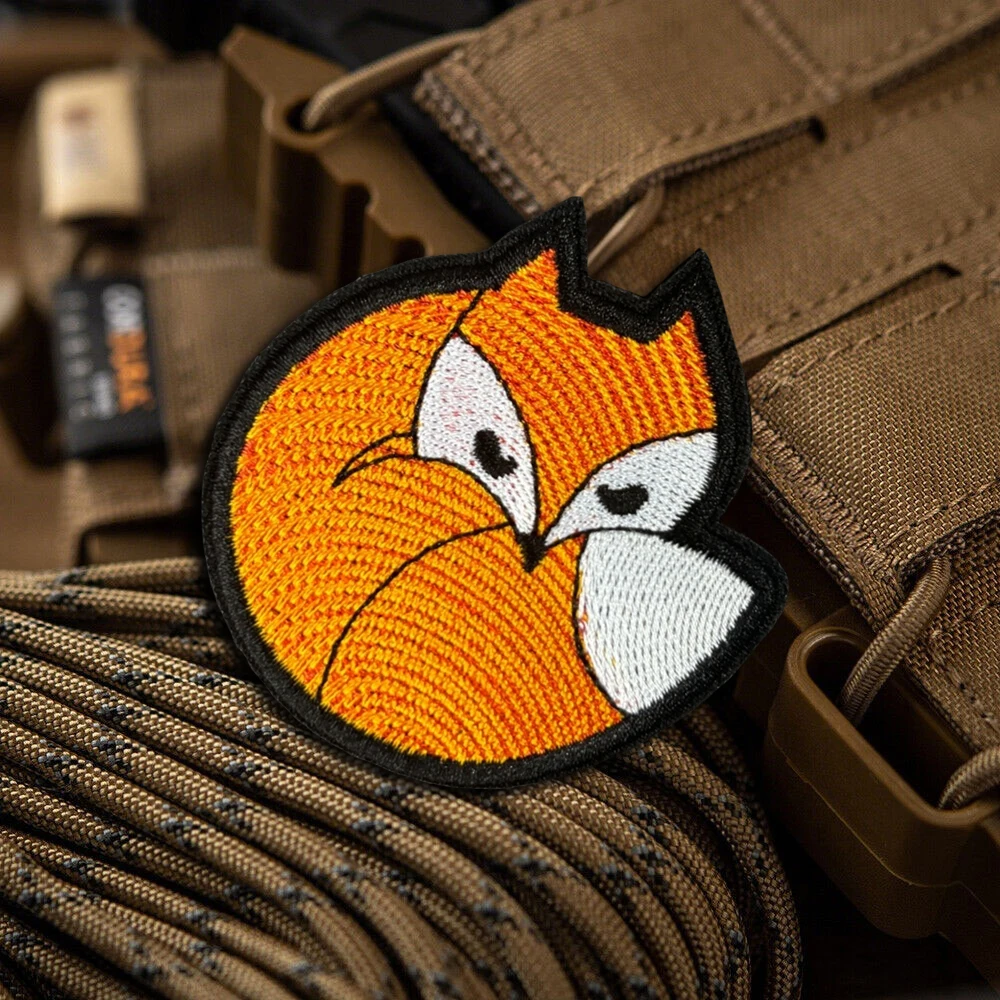 Parche táctico con icono de zorro tímido para ropa, insignia de moral militar, pegatinas para mochila, brazalete con gancho y bucle bordado, aplique para casco