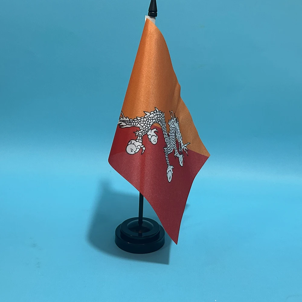 BANDERA DE SKY Escritorio de oficina pequeña bandera de Bhután 14x21cm poliéster BT Bandera nacional de Bhután Banner de país Adornos de escritorio Banderas - imagen 5