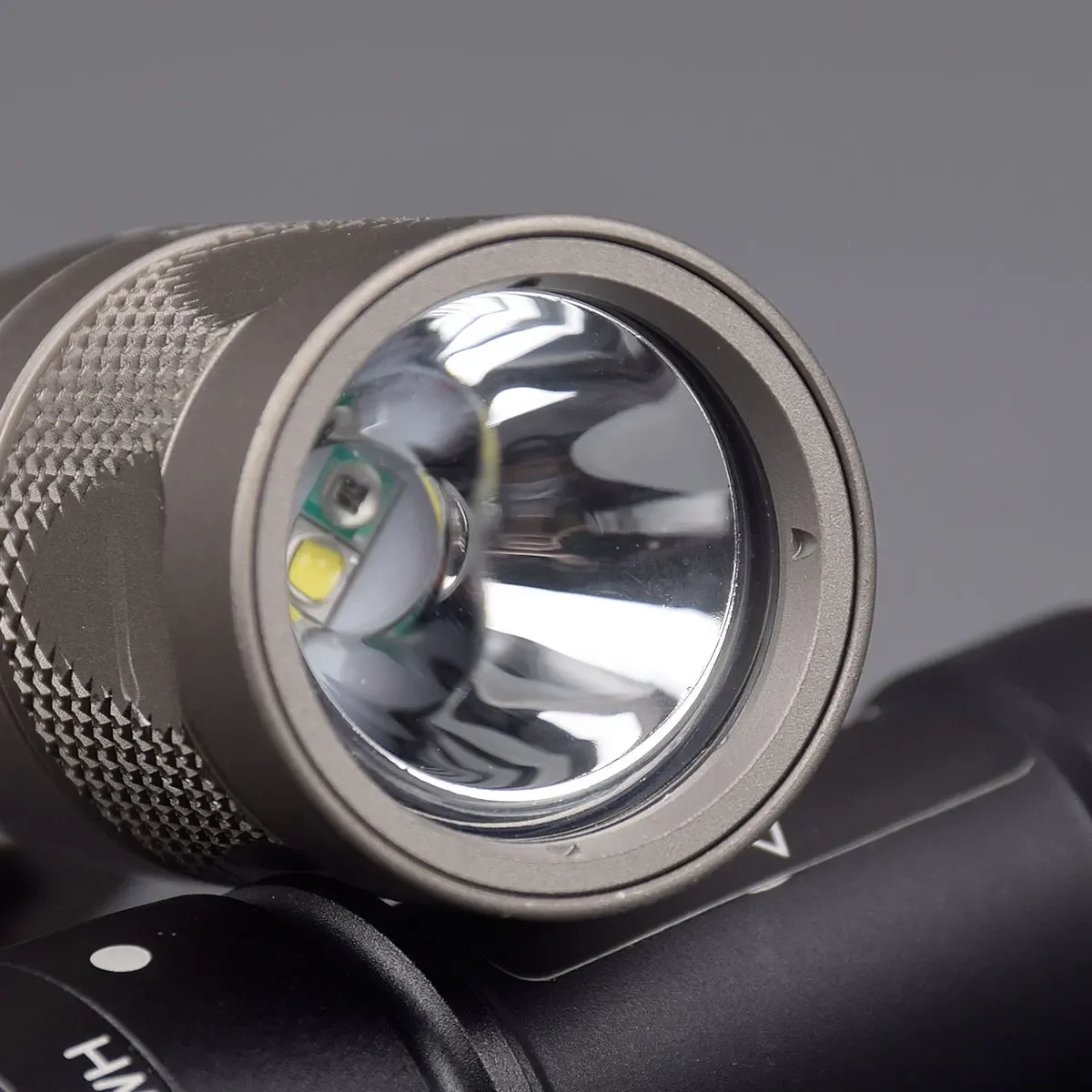 Luz infrarroja M600V-IR, luz de explorador, luz blanca y salida IR, riel Picatinny de 20mm con interruptor de presión para caza - imagen 4