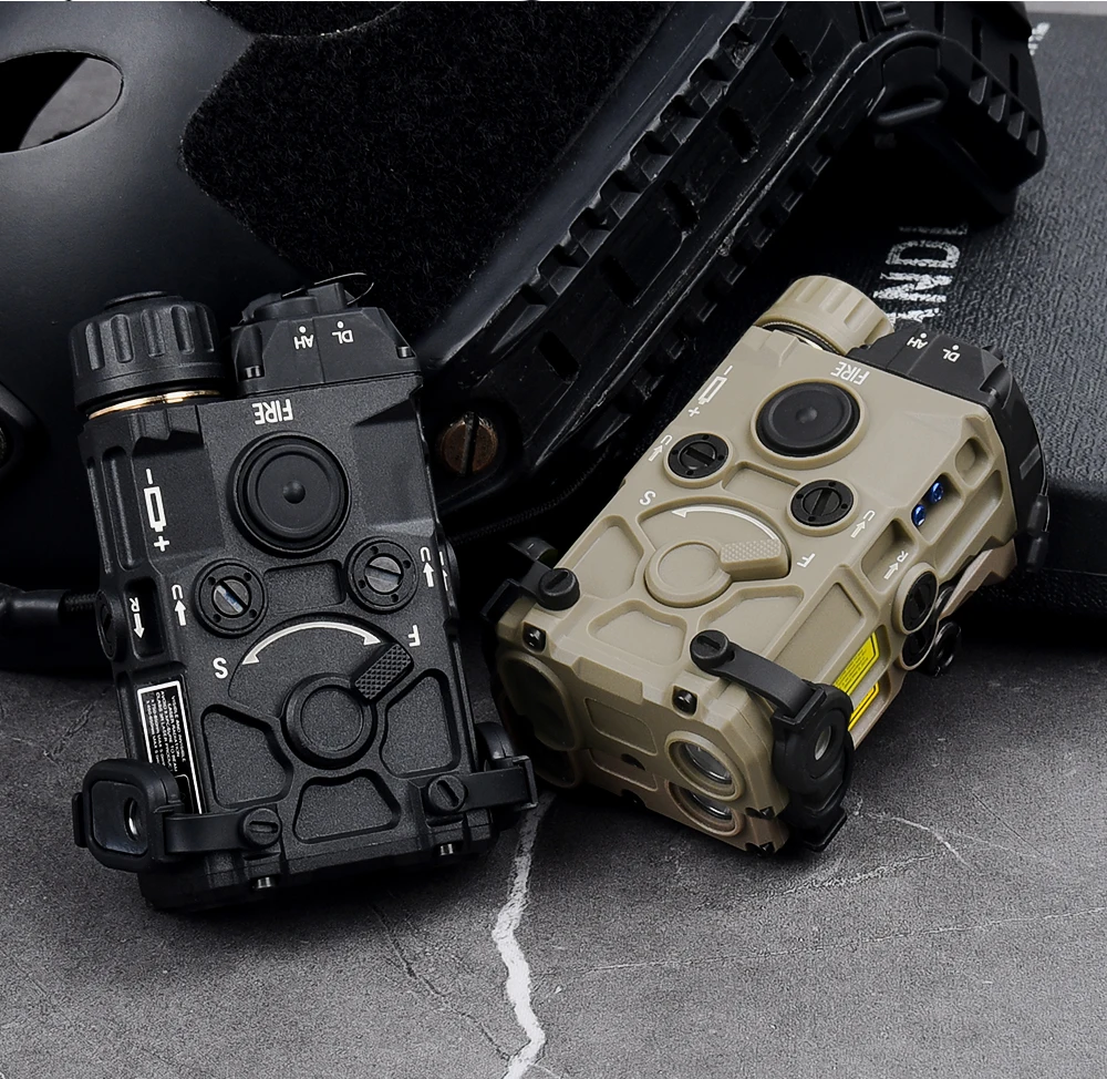 Dos dispositivos electrónicos están sentados en una mesa