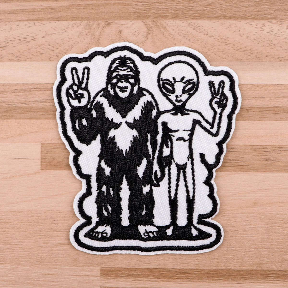 Monstruos y Alien paz parche bordado de dibujos animados de hierro en parches para ropa termoadhesivos parches en ropa bricolaje coser insignias - imagen 3