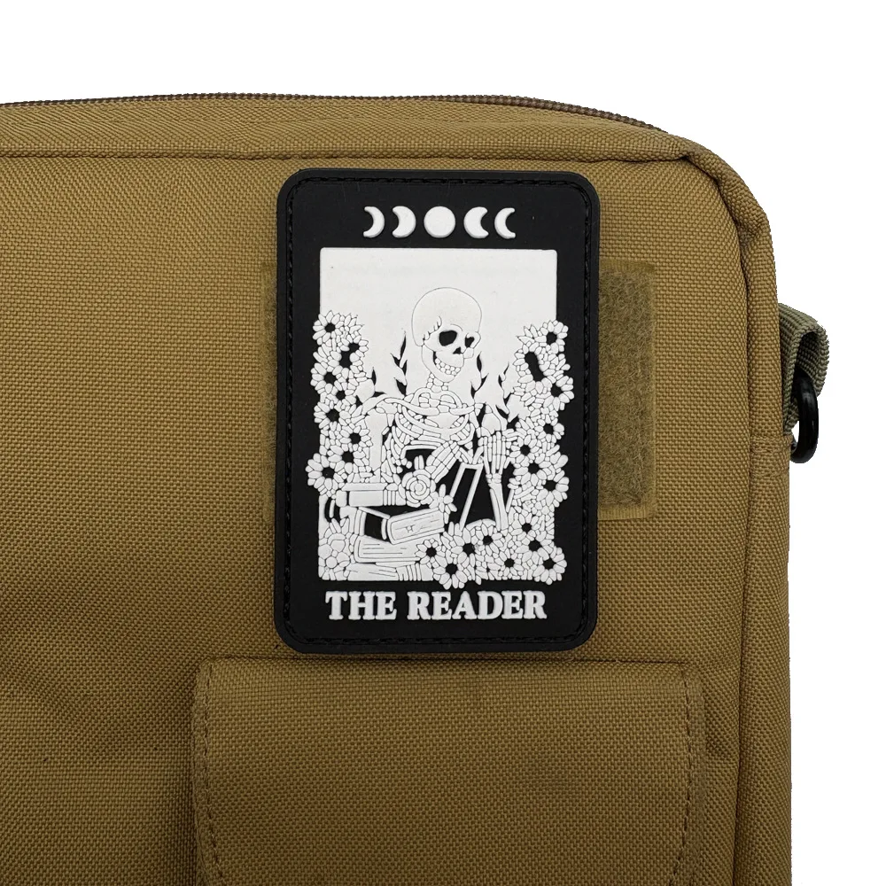 Esqueleto de lectura "THE LECTOR", insignia de moral de PVC, parche Airsoft, brazalete táctico, gancho militar y bucle, pegatina para mochila de ropa - imagen 4