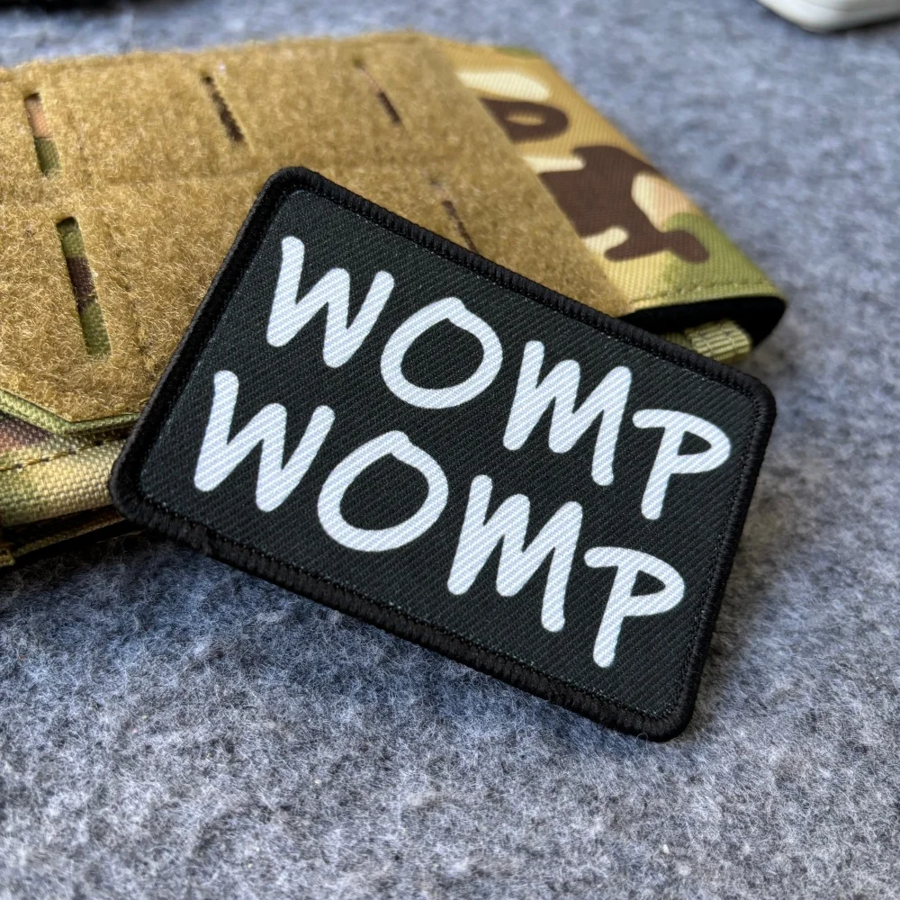 Parche bordado Womp Womp – Insignia militar con frase sarcástica - imagen 5