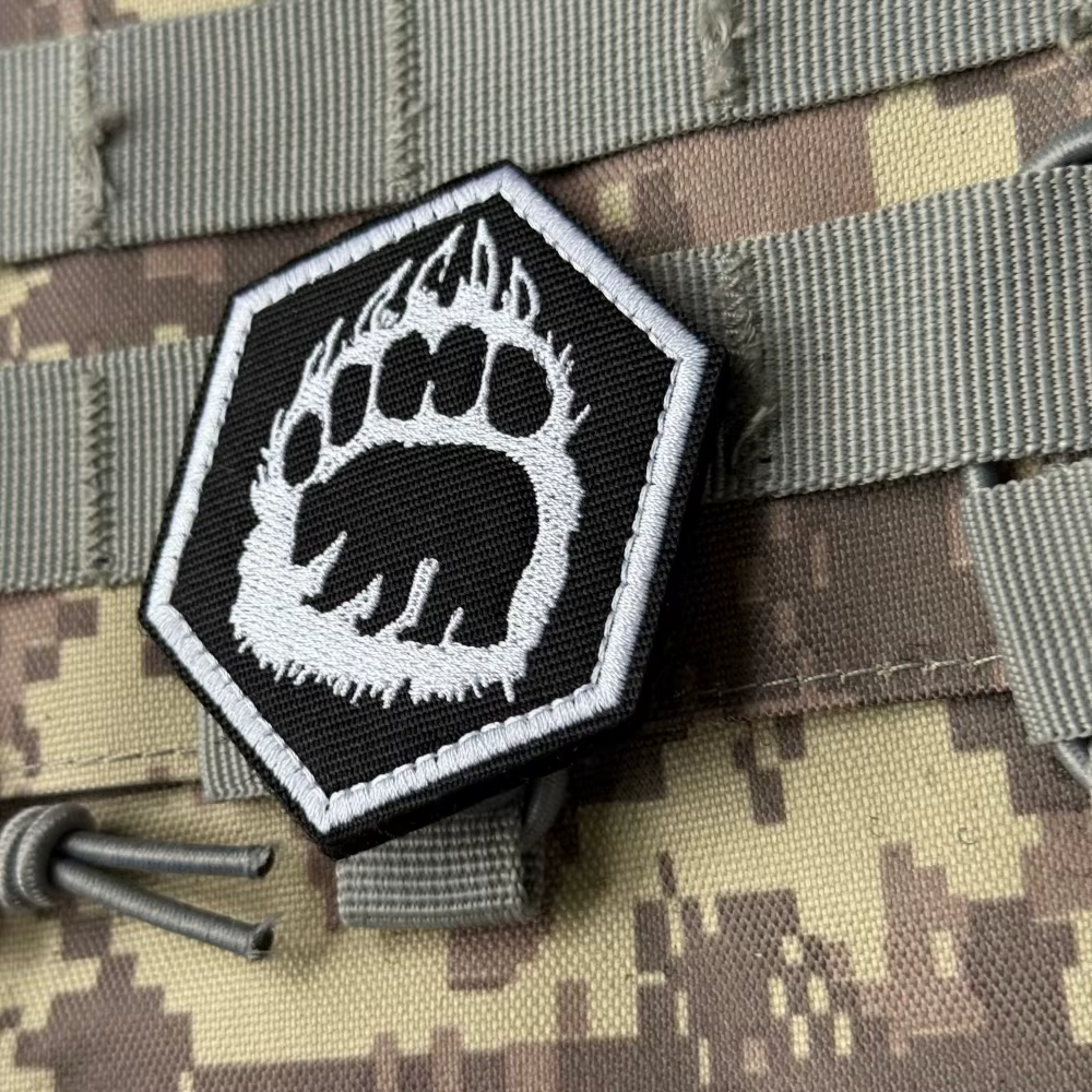 Parche táctico garra de oso bordado con velcro para mochilas - imagen 4