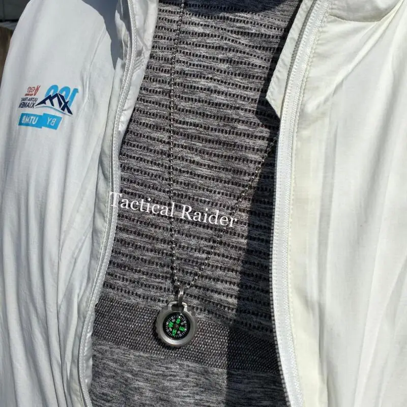 Brújula de aleación de titanio, aguja norte, senderismo al aire libre, escalada de montaña, collar con hebilla - imagen 5