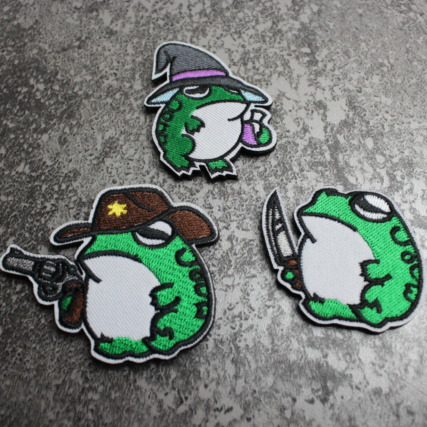 Accesorios para bolsa al aire libre, insignia bordada de rana bonita, decoración de rana pequeña divertida, mochila, parche de gancho y bucle DIY - imagen 5