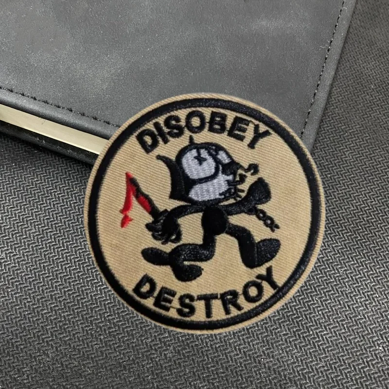 Parche de velcro de gato negro, insignia de moral de rata, brazalete que permite comer basura y ser golpeada por un coche, insignia táctica - imagen 3