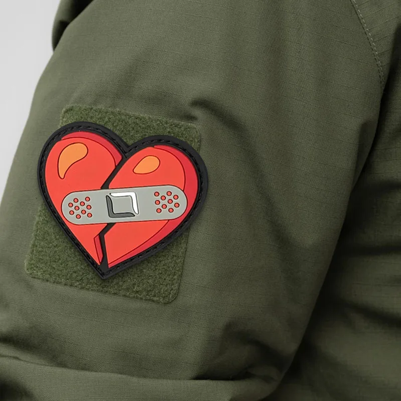 Parche para brazalete de corazón agrietado en ropa, divertido insignia de moral táctica de PVC, parches de bucle de gancho, pegatinas para mochila militar - imagen 3