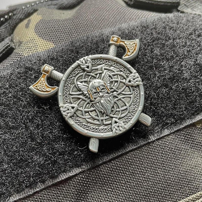 Parches de Metal de tótem vikingo nórdico, insignia táctica de mensajero, Hatchet, mochila para exteriores, ropa, decoración DIY con gancho - imagen 3