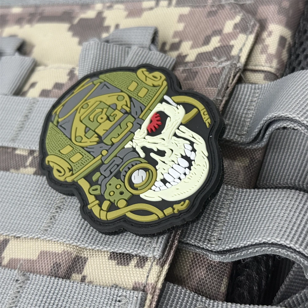 Parche de insignia de moral de PVC desgastado al hueso, brazalete de soldado táctico, gancho y bucle de Coyote militar, accesorios para mochila, pegatinas