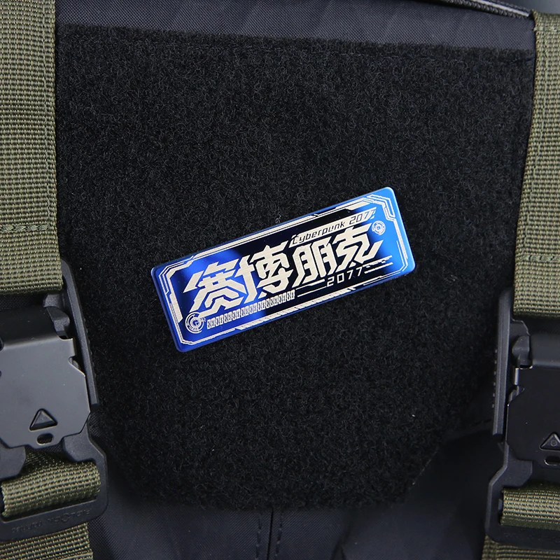 Cyberpunk-insignia de moral de Metal con láser mecánico, pegatina decorativa para mochila, brazalete táctico, parche de gancho y bucle azul de Metal - imagen 3