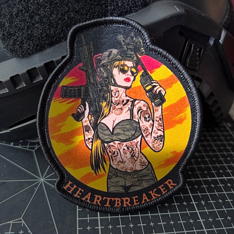 Parches con estampado de corazón para niña, insignia de moral de soldado hermosa para mujer, parche táctico con gancho y bucle, pegatina para mochila militar - imagen 3