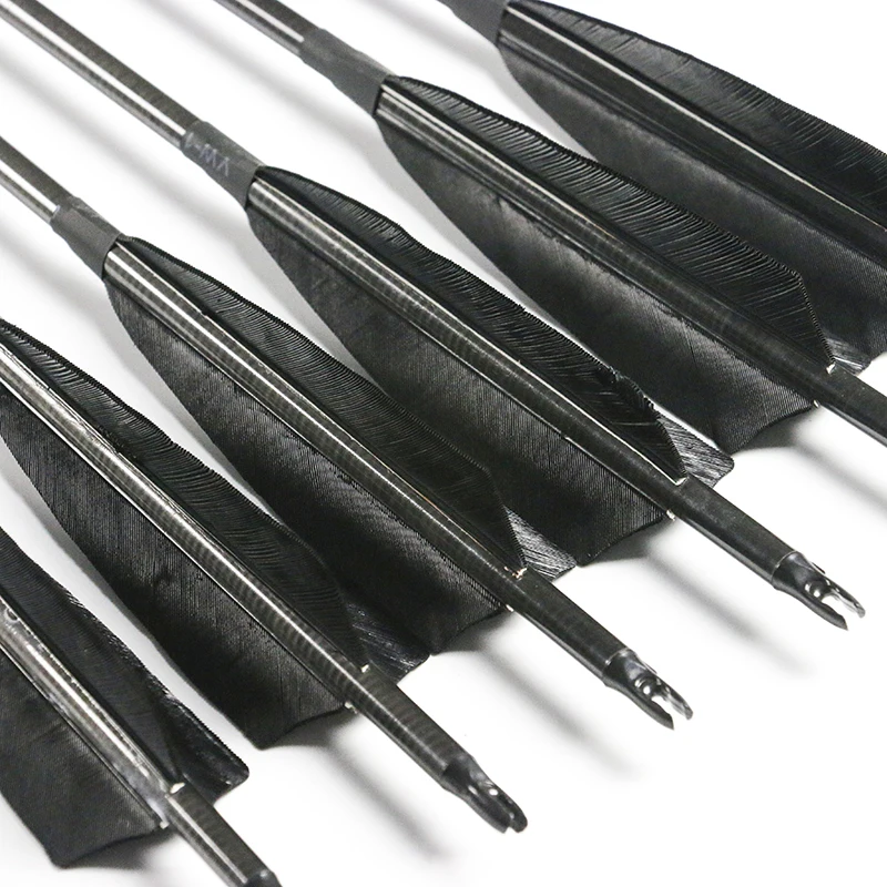 Flechas de carbono con pluma de pavo y culata