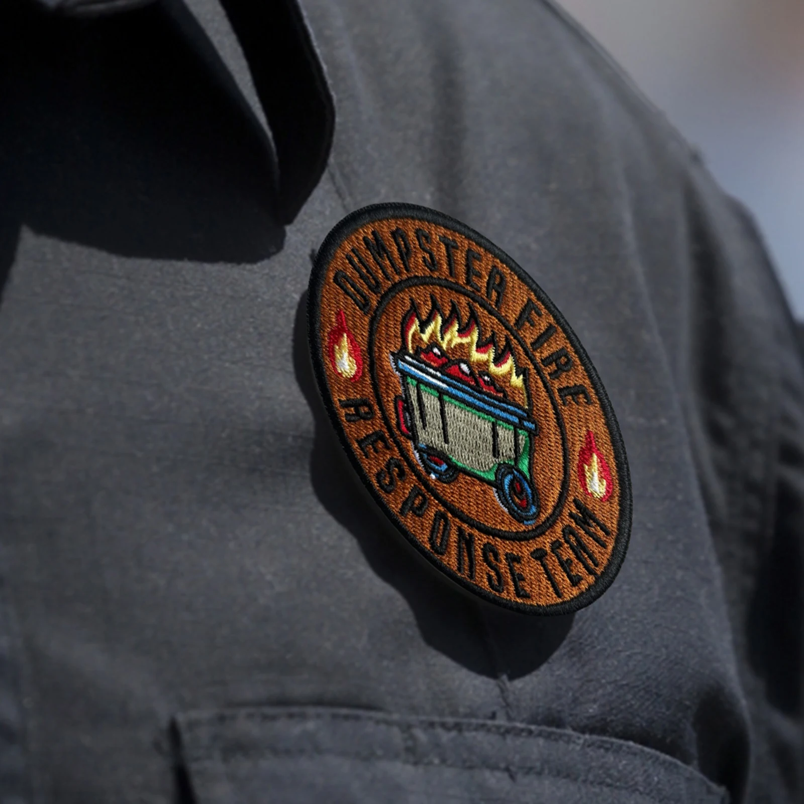 Parche táctico del equipo de respuesta contra incendios de basura, parche bordado con gancho y bucle divertido, insignia de moral militar, brazalete, pegatinas para mochila - imagen 4
