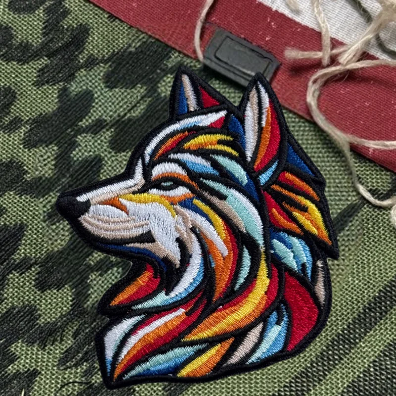 Parche bordado con cabeza de lobo arcoíris, chaleco táctico, insignia de moral con gancho y bucle, pegatina decorativa para mochila, parches para brazalete para ropa - imagen 2