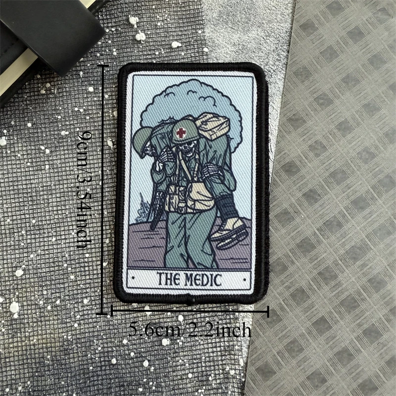 Brazalete táctico de soldado médico, insignia de moral con gancho y bucle, parche impreso, accesorios de mochila personalizados, pegatinas - imagen 2