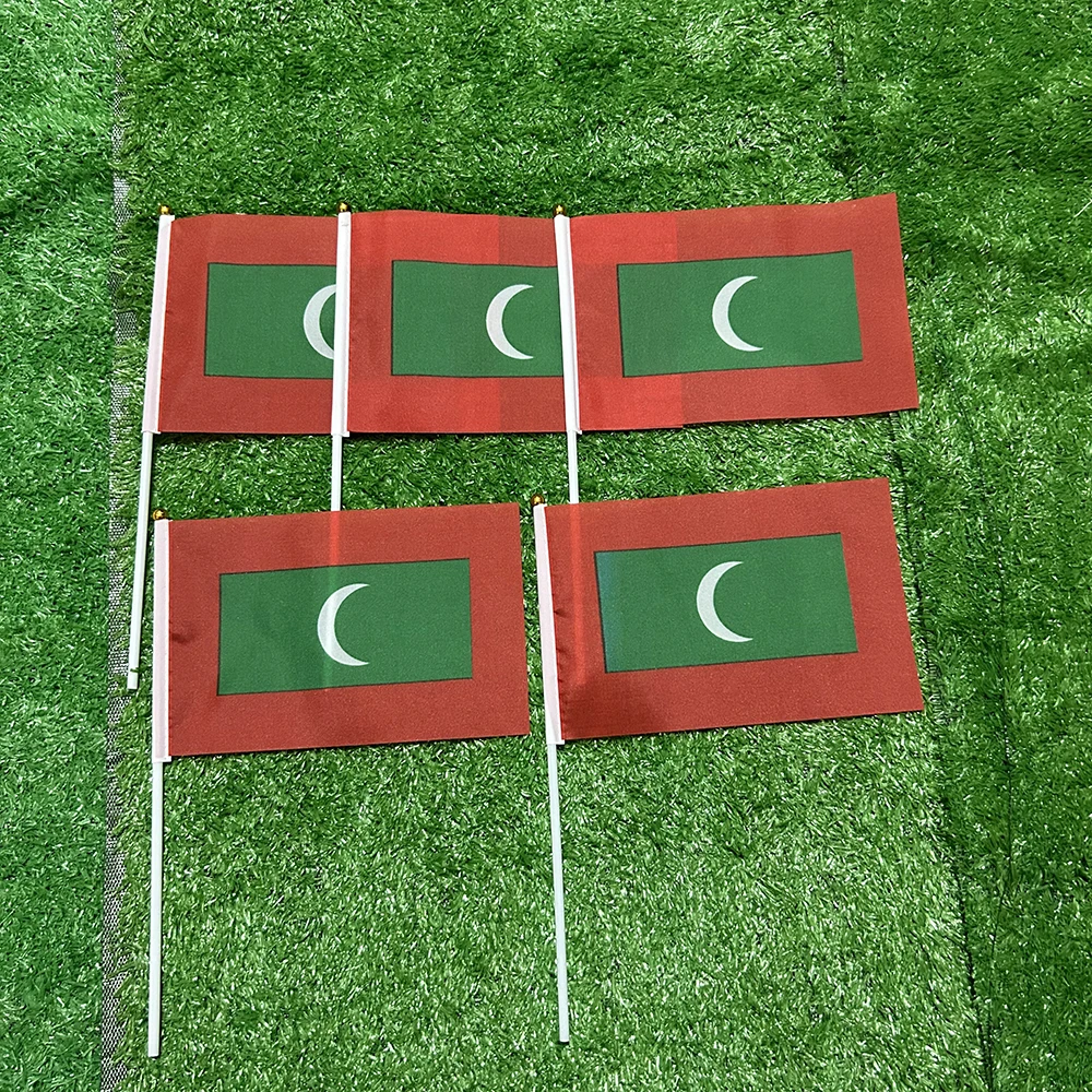 Bandera del cielo bandera de mano de Maldivas 10/20/50/100 Uds 21*14cm banderas ondeantes de mano de Maldivas con poste de plástico para actividades deportivas decoración del hogar