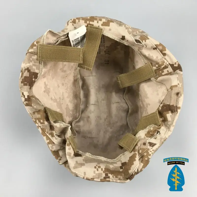 Un sombrero de camuflaje con una etiqueta