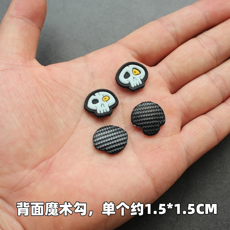 Mini insignia de moral de esqueleto de goma de cuatro piezas, parches de PVC para ropa, pegatinas luminosas, parche de gancho y bucle, brazalete para mochila - imagen 4