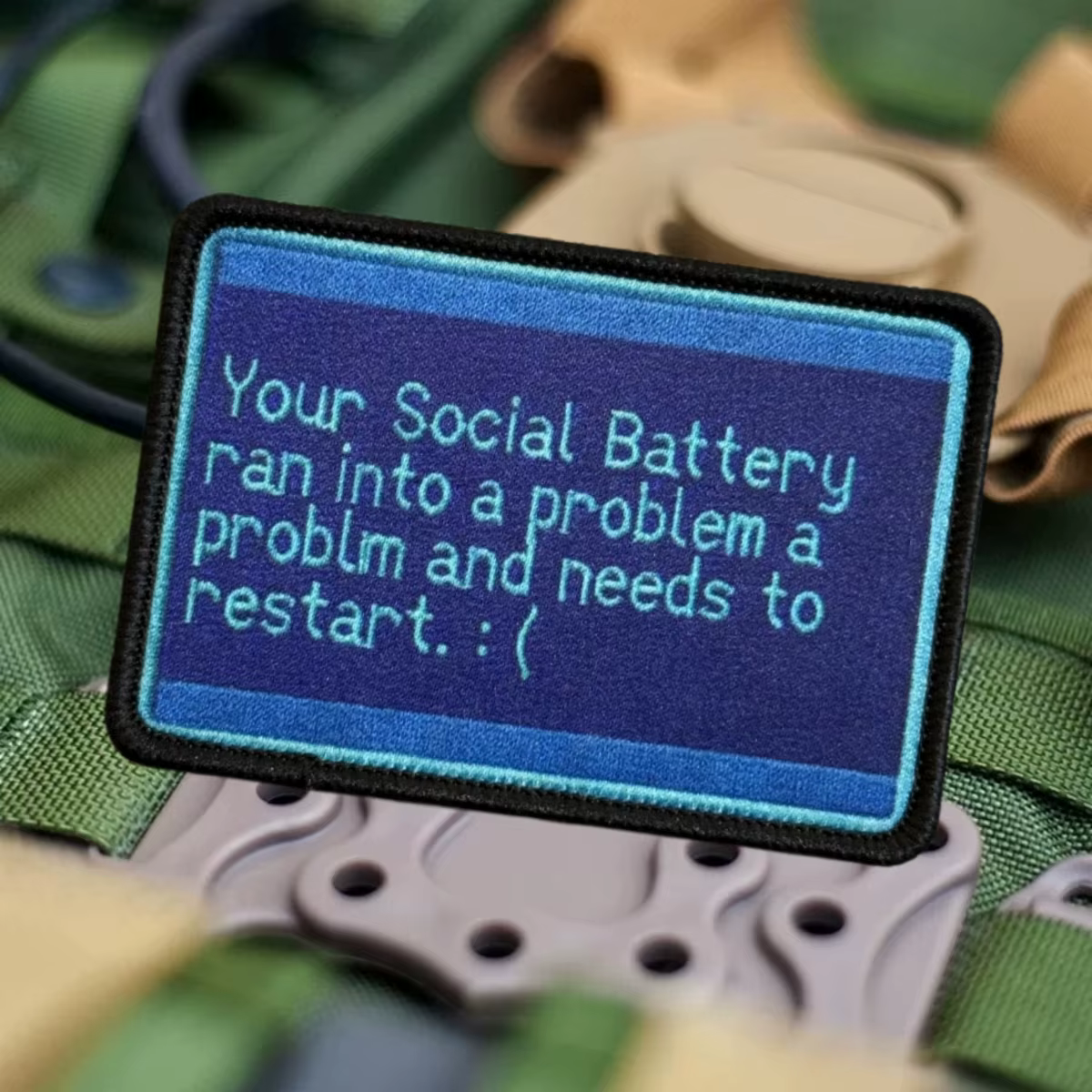 Parche táctico gancho y bucle batería social – Introvertidos - imagen 2
