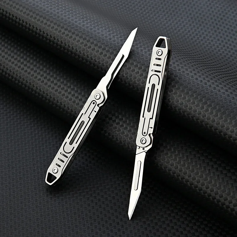 Cuchillo EDC en entorno de uso