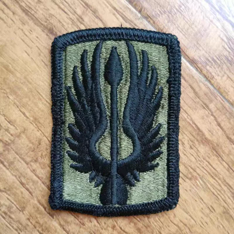 Brazalete con insignia bordada con logotipo cosido de la 18a Brigada Aérea - imagen 5