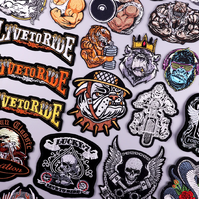 Parche bordado para planchar locomotora punk con gancho - imagen 2