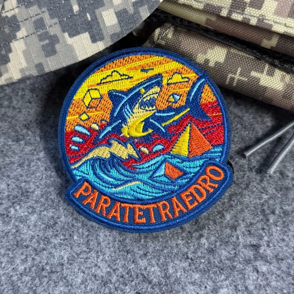 Parche táctico bordado Chevron tiburón – Velcro para uniforme militar - imagen 5