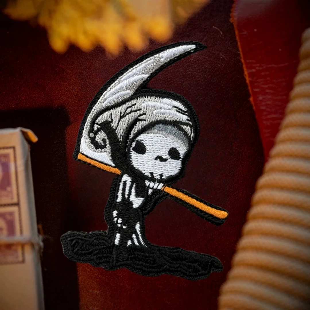 Parche Little Grim Reaper, insignia de moral táctica, lindas parches bordados góticos Punk de la muerte para ropa, pegatina de equipo militar - imagen 3