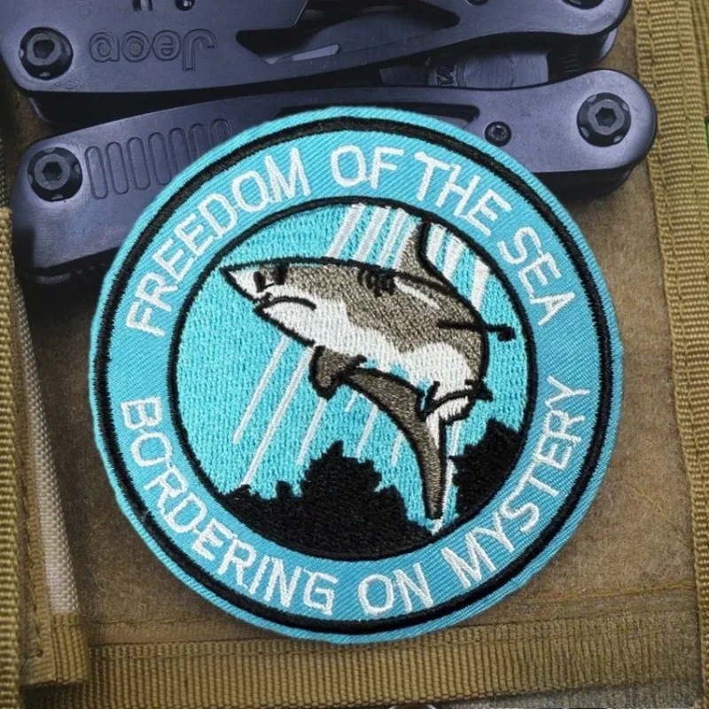 Parche bordado de tiburones, insignia de moral con gancho y bucle táctico, brazalete militar, pegatinas para mochila - imagen 3