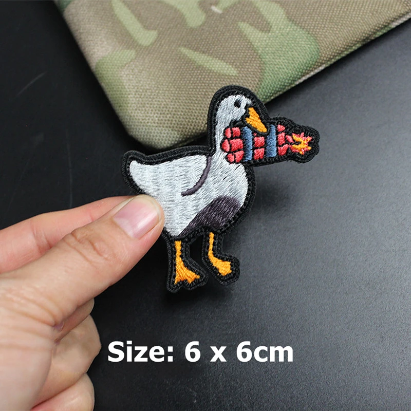 Parches bordados de cuchillos para morder gansos, insignias divertidas de animales tácticos que toman armas, la paz nunca fue una opción, decoración de brazalete DIY - imagen 4